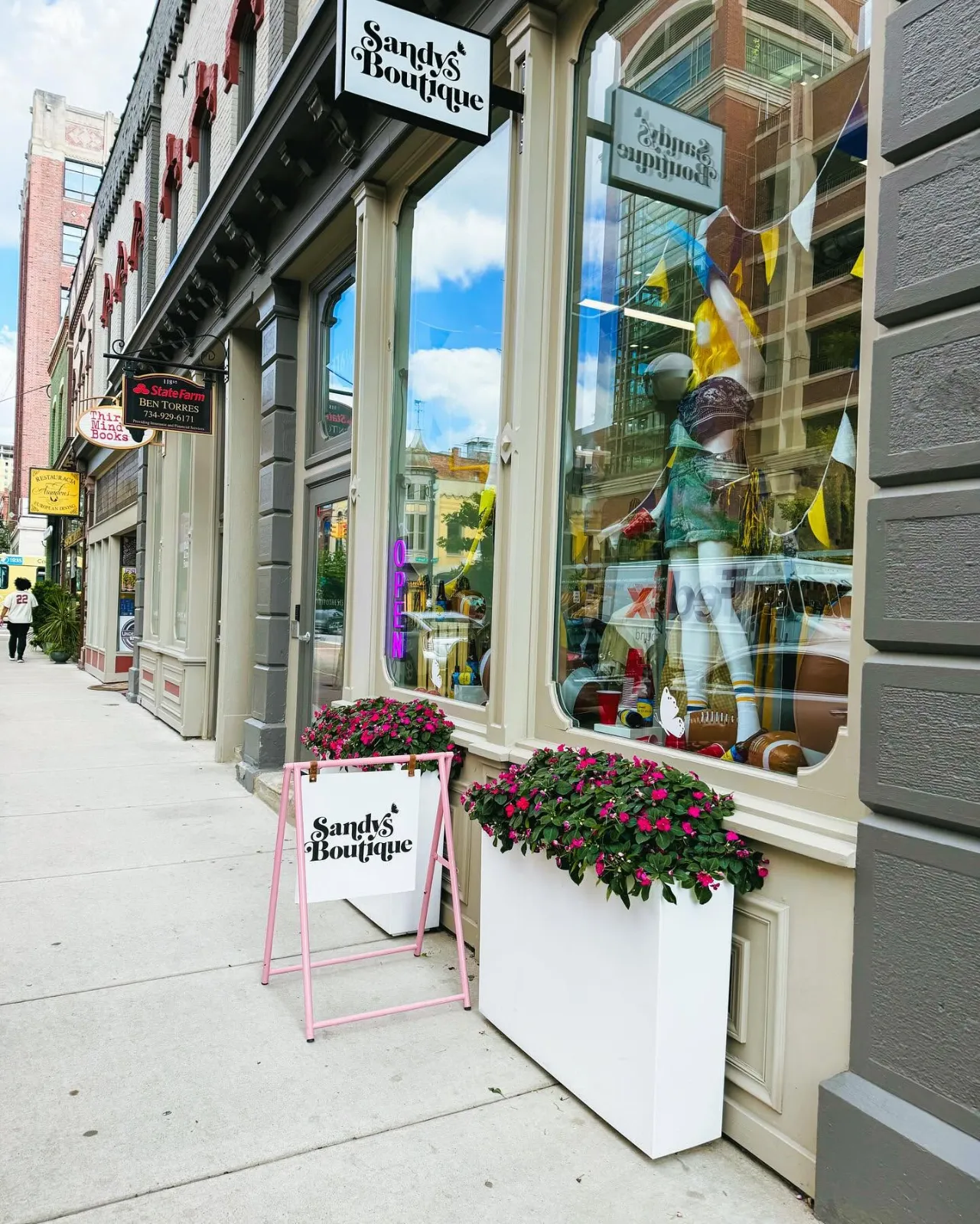 Sandy's Boutique